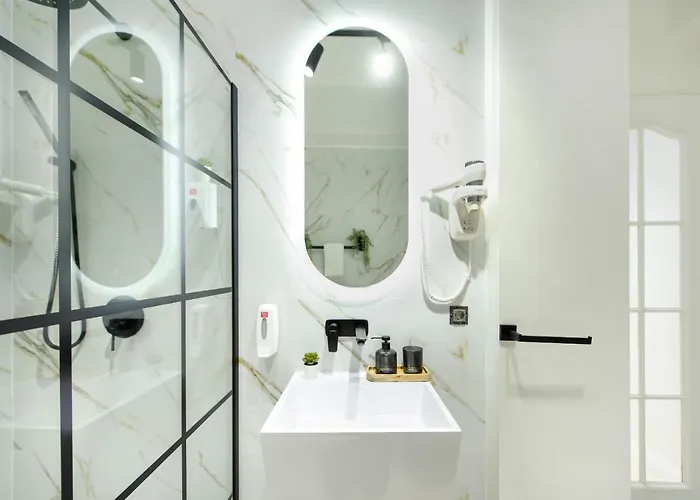 Reflexions - Wonderful 1 Bedroom In The Cente Bucharest