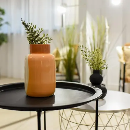 Апартаменти Reflexions - Wonderful 1 Bedroom In The Cente Бухарест